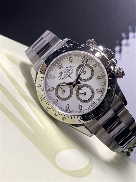 white dial rolex daytona